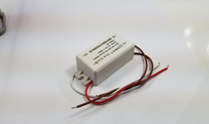 সিই প্লাস্টিক হাউজিং LED ড্রাইভার 12V 6W 0.5A কনস্ট্যান্ট ভোল্টেজ এলইডি পাওয়ার সাপ্লাই 1